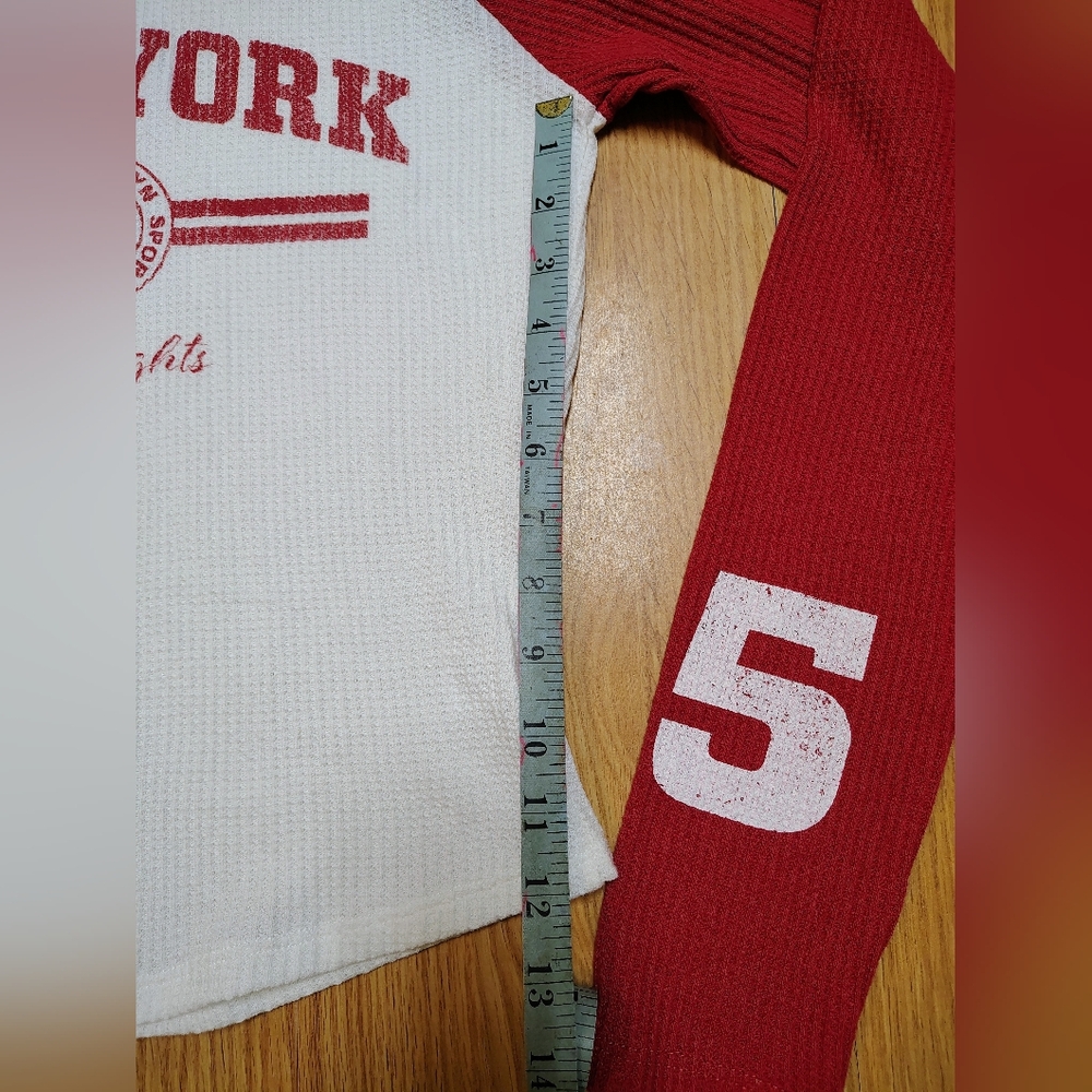 Vynal Icon Brand,Red and White Waffle Knit Top size L - Picture 6 of 8